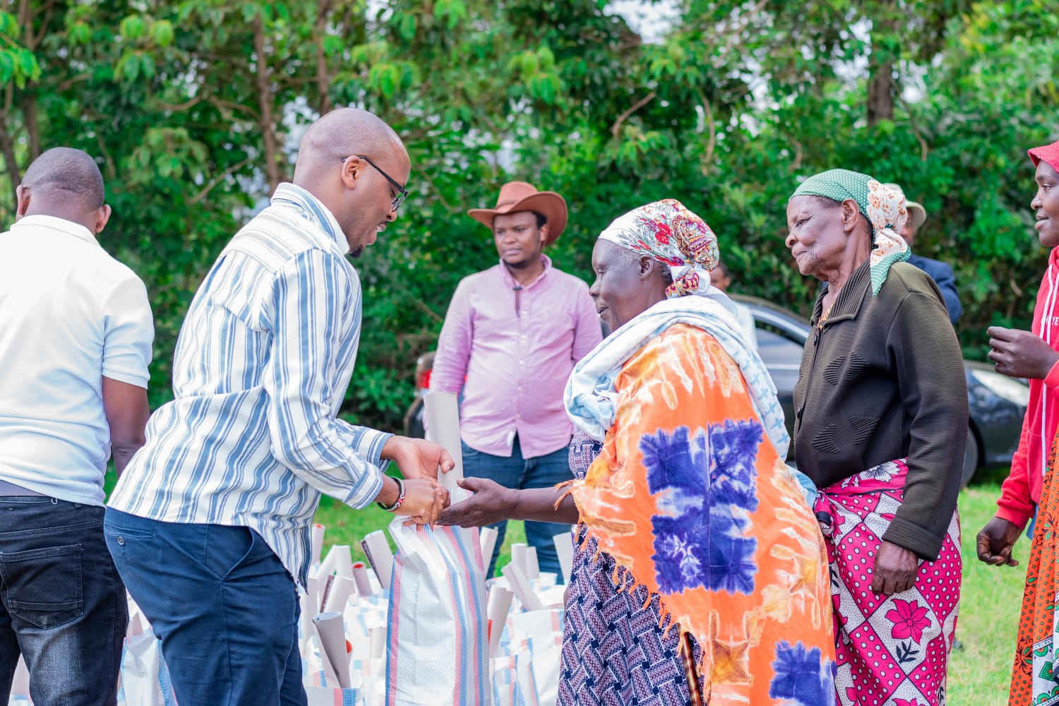 Kamau Wairuri Foundation and Ahadi Kenya Trust Bring Festive Cheer to Elderly and Vulnerable Families in Rwathia Ward