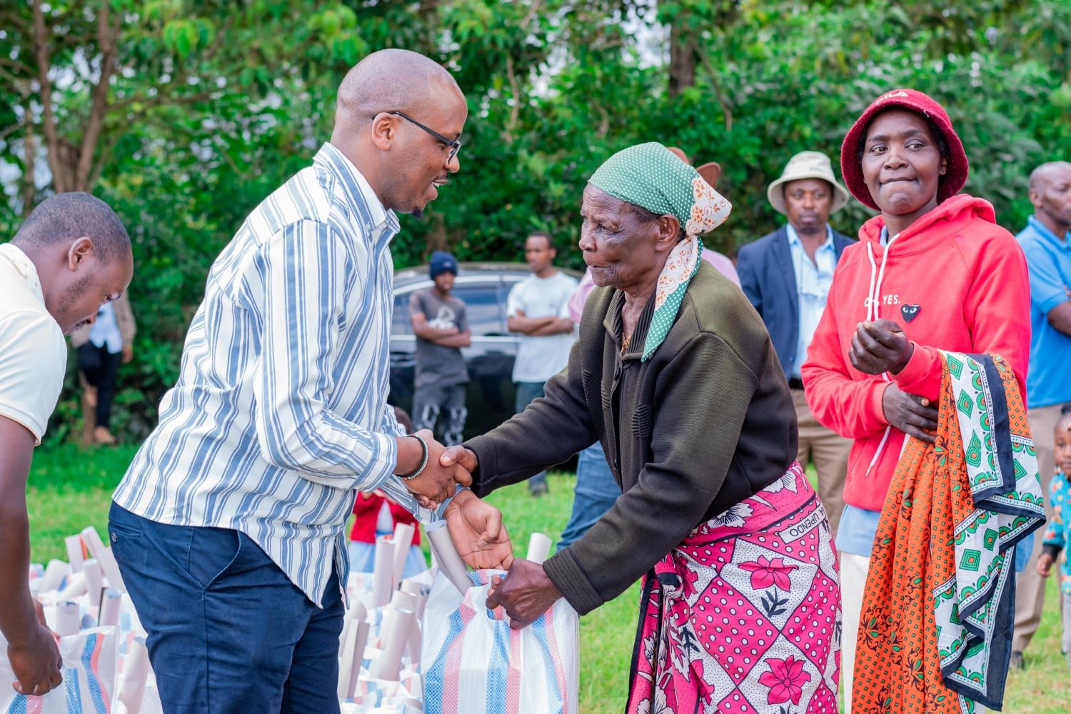 Kamau Wairuri Foundation and Ahadi Kenya Trust Bring Festive Cheer to Elderly and Vulnerable Families in Rwathia Ward